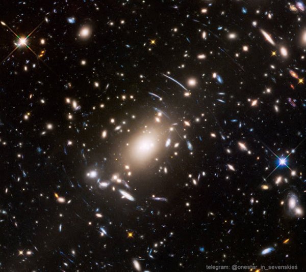 نگاهی به دوردست‌های کیهان به کمک یک خوشه کهکشانی غول‌پیکر